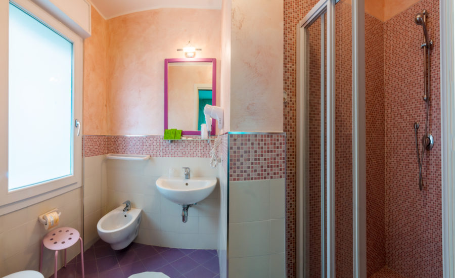 Bagno_con_doccia_Hotel_Milano_a_Bibione_