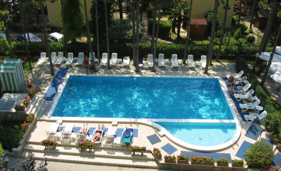 hotel-franz-bibione-piscina