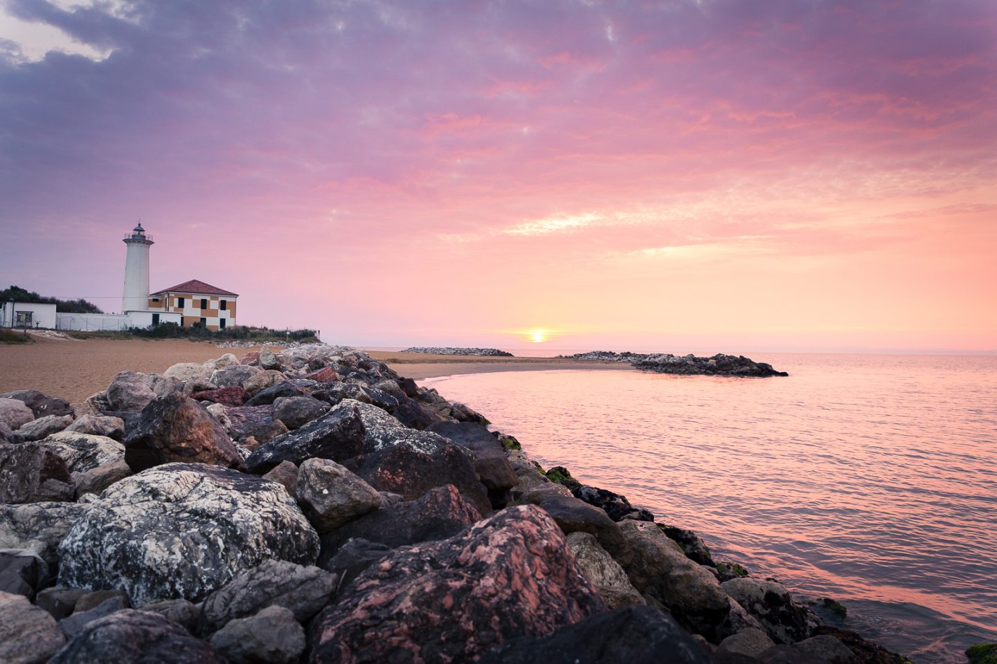 The Lighthouse of Bibione: between excursions and maritime history